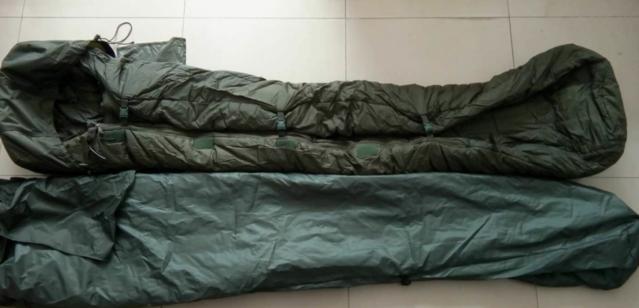 近来,解放军军中普遍将传统睡袋更新为新式17式睡袋,该睡袋大胆突破了