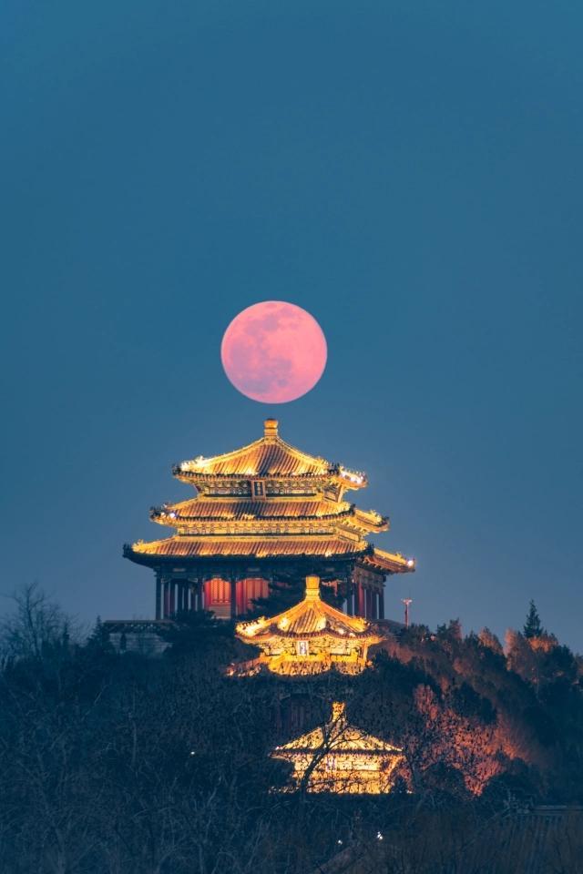 月球|超级雪月亮照亮山峦大地，英姿太让人着迷