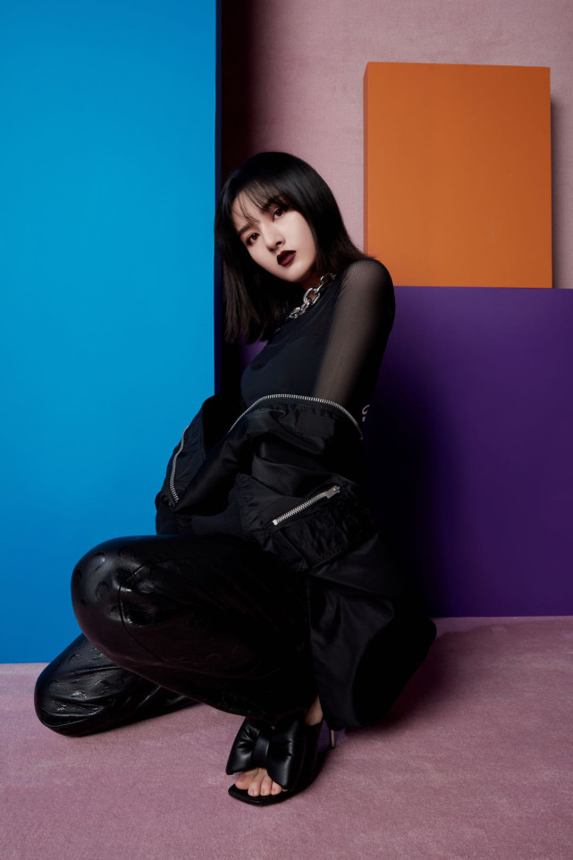 宋祖儿时尚大片释出 甜酷女孩演绎"美不设限"