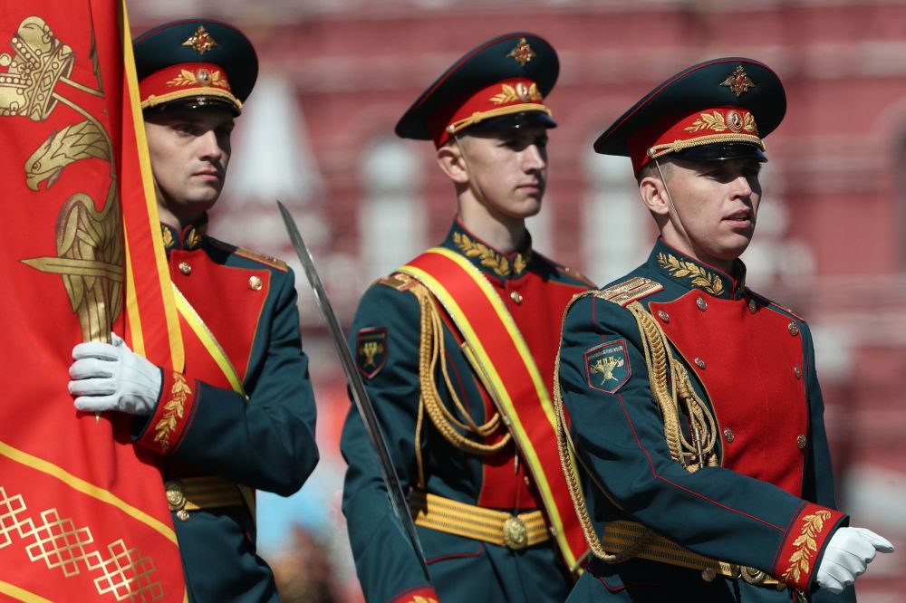 ロシア軍パレード　最新型現役用中国人民解放軍21式儀仗兵礼服上下制帽フルセット ロシア軍パレード 最新型現役用中国人民解放軍21式儀仗兵礼服上下