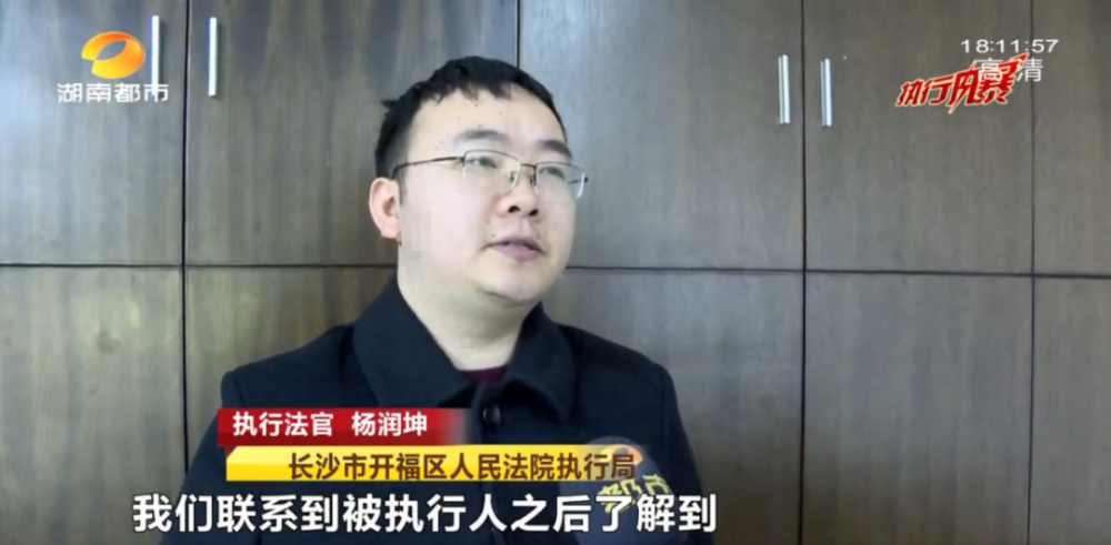 在向银行贷款时,周鸿强以名下的这台法拉利敞篷超