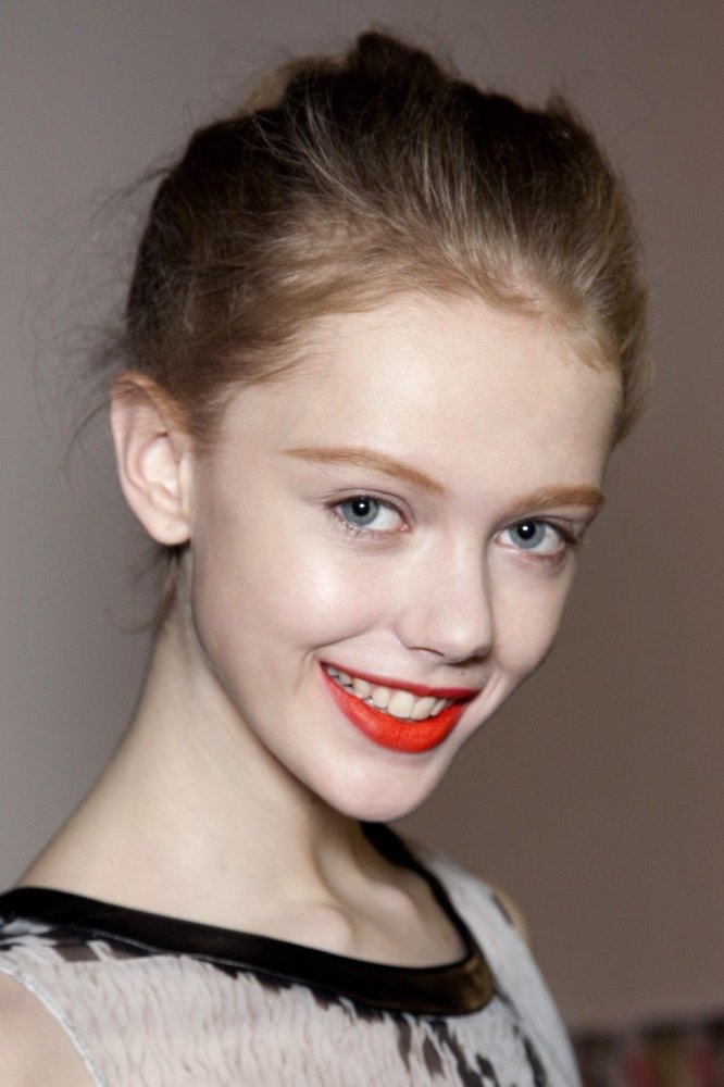 北欧"精灵系超模鼻祖",15岁出道,连走60场大秀一鸣惊人终成"秀霸"