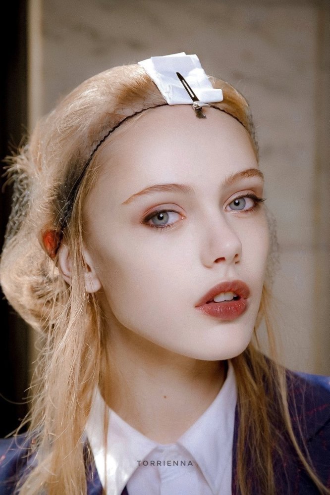 北欧"精灵系超模鼻祖",15岁出道,连走60场大秀一鸣惊人终成"秀霸"