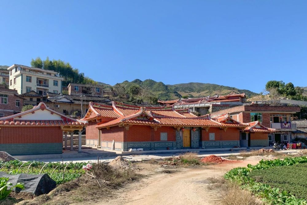 福建安溪蓝田乡后清村民居团餐界继续深入乡间,还有一些与小洋房形成
