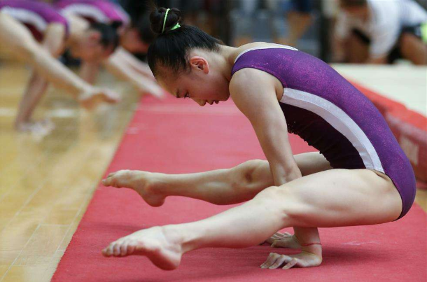 体操运动员穿"连体三角裤"比赛,为何不穿平角裤?背后大有隐情