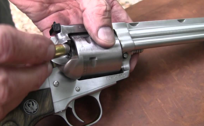 小转轮,大历史,转轮手枪自打出生以来的装填方式革新_腾讯新闻