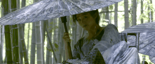 关晓彤撑伞镜头引仿妆热潮伞下那一眼真绝了鹿嫂真是太美了