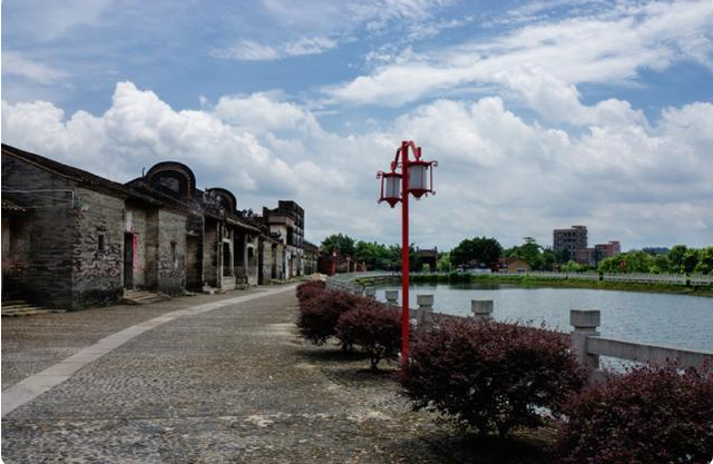 广州花都区最强的镇是广东中心镇和白云机场一步之遥