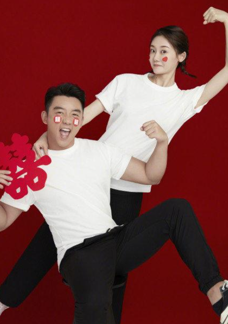 郑恺苗苗女儿百日宴,女儿打扮像是小公主,夫妻两人感情甜蜜_腾讯新闻