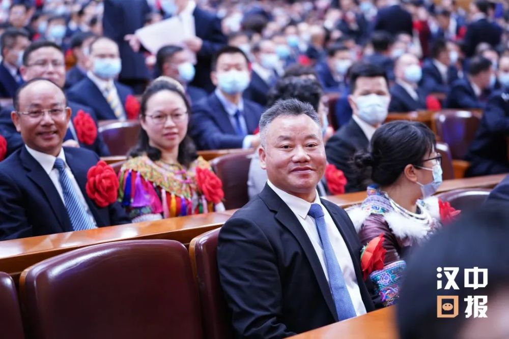 宁强县大安镇党委书记何天华被授予"全国脱贫攻坚先进个人"荣誉称号