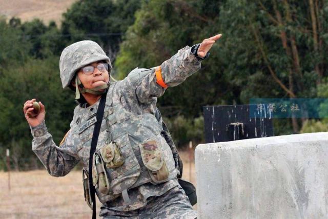 士兵手榴弹投掷距离:美国50米,俄罗斯60米,中国多远?