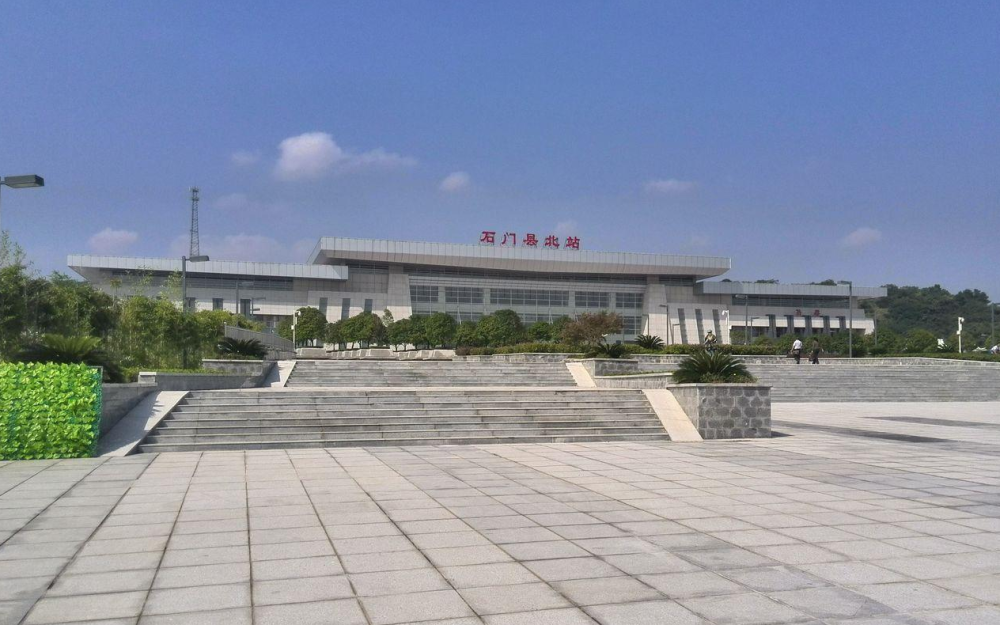 东线除了首尾的长沙和西安以外,还途经五个地级市,分别是陕西省的商洛