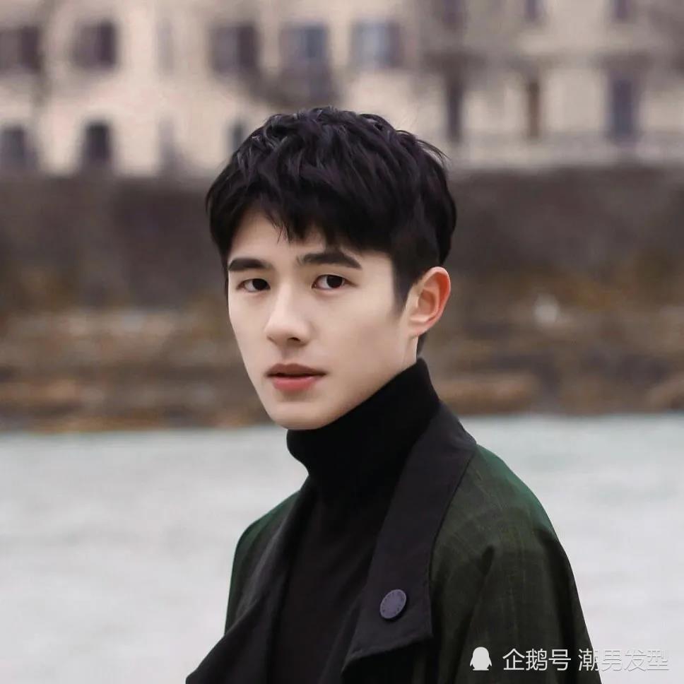 男生"侧分刘海"发型阳光帅气,2021留这3款,剪完清爽又有型!