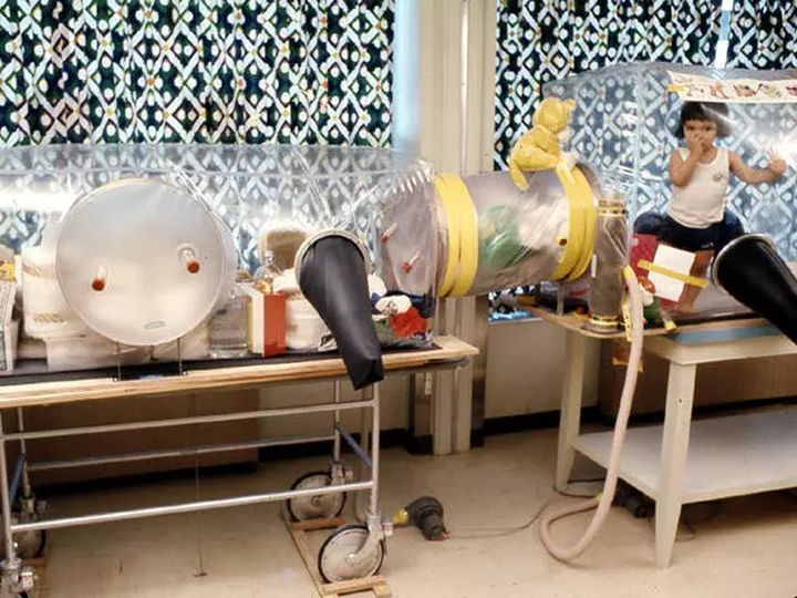 大卫·菲利浦·威特|12岁才走出隔离罩的“泡泡男孩”，在死亡前第一次触摸到了妈妈