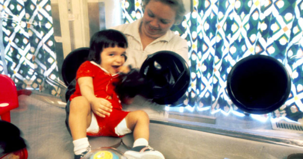 大卫·菲利浦·威特|12岁才走出隔离罩的“泡泡男孩”，在死亡前第一次触摸到了妈妈