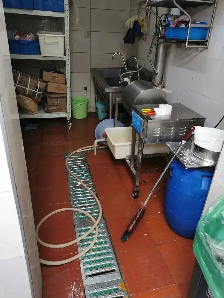 触目惊心椒江多家西式快餐店后厨被曝光看看你有消费过吗