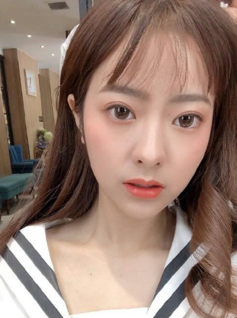 情商差距lpl女主持因腿粗被嘲一笔姐笑出声管泽元打圆场