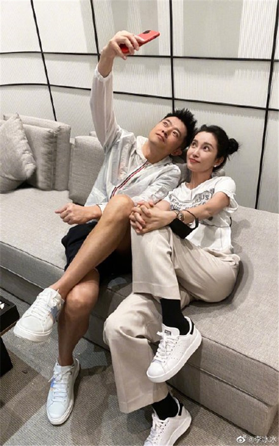 李冰冰透露和小16岁的男友分手依旧是亲人,为任泉庆生心情好