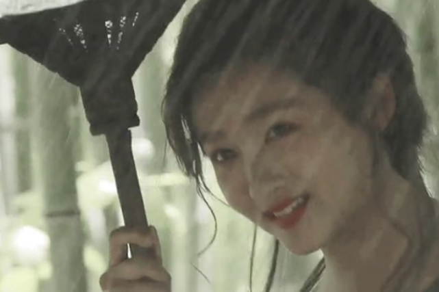 影关晓彤撑伞画面惊鸿一瞥成经典引得网友争先模仿