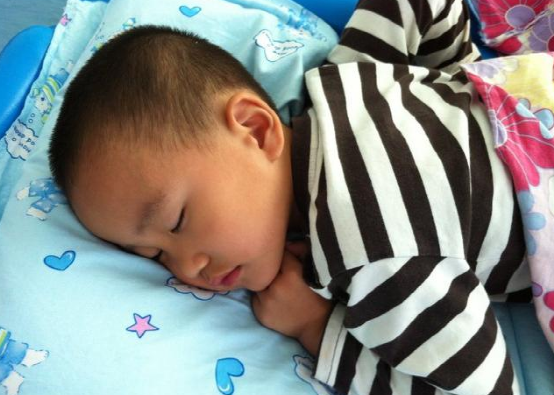 积食|6岁男童吃了2年山楂水，积食更严重停止发育，儿科：家长太无知