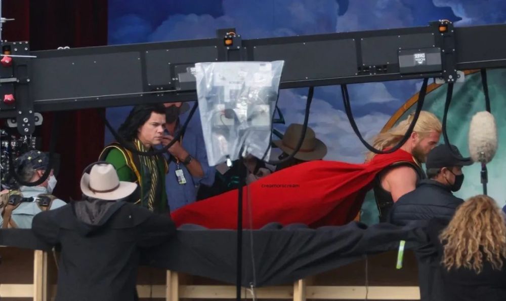 雷神4首曝片场照