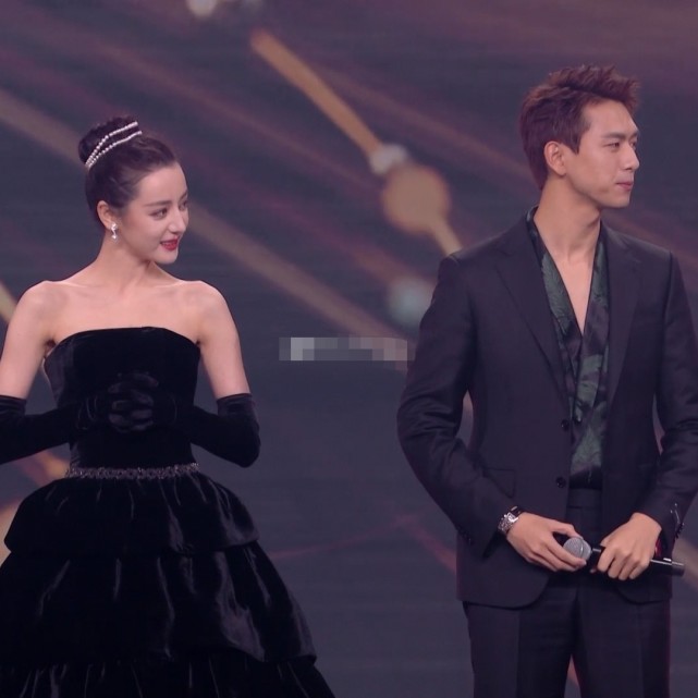 张艺兴蔡徐坤同框师徒再次对视2位颜值不输三缺一组合