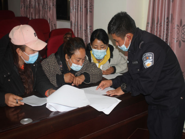 墨脱县公安局开展防范电信网络诈骗宣传活动