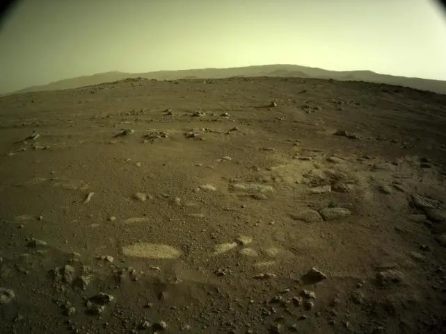 中,美,阿联酋陆续传回火星照片!极冠,环形坑,沙石……清晰可见