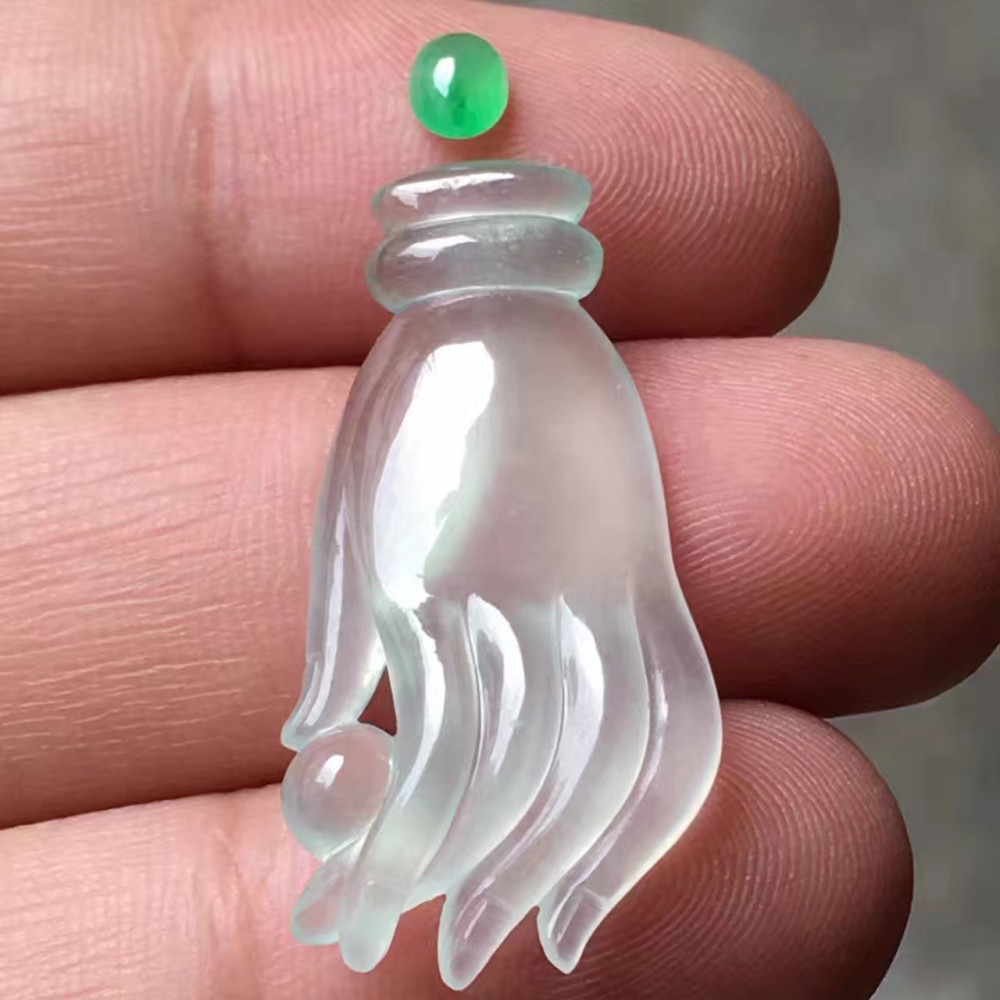 奇特的"福气佛手",在玉雕上有着独特的寓意,承载着人们的祝愿