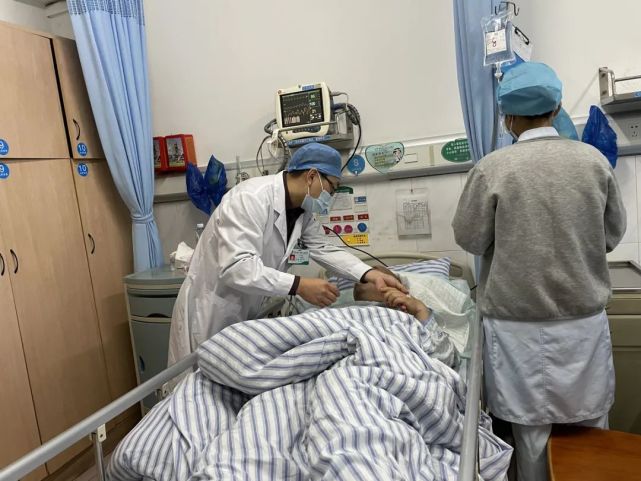 术中唤醒病人开始聊天?三水人民医院这台开颅手术有点神