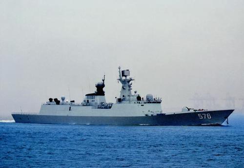 以及2艘满载排水量4000吨的054a型护卫舰576大庆舰,579邯郸舰,拥有32