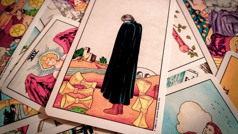 塔罗学堂|圣杯五 five of cups 大失所望_腾讯新闻