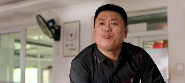 乡村爱情13全村人都搞直播带货为啥宋晓峰剑走偏锋讲故事
