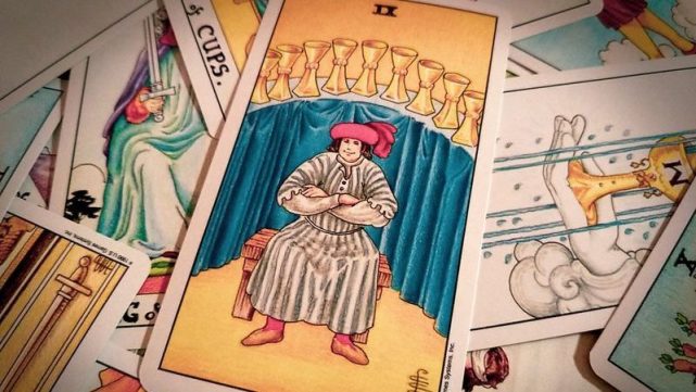 塔罗学堂|圣杯九 nine of cups 容易满足|塔罗牌