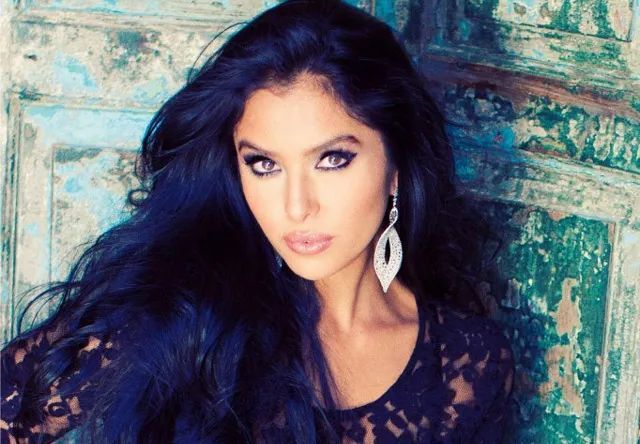 瓦妮莎新上杂志太美了凸凹身材吸睛大加索尔爱你妹妹