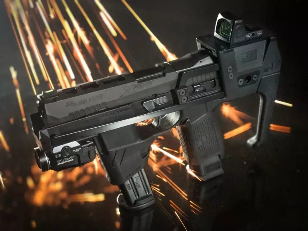 简直就是现代盒子炮 只要拥有这种战术套件 手枪也能秒变冲锋枪