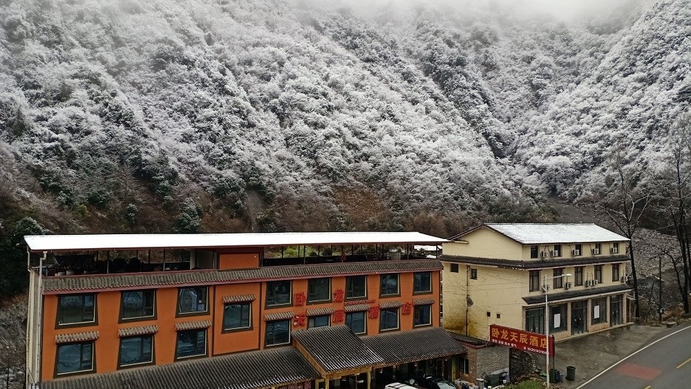 中雨(雪)或雨夹雪,其中,红原县,黑水县,马尔康市将有5毫米以上的降雪