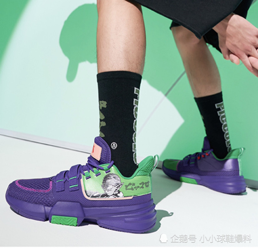 安踏 轻狂-代系列篮球鞋,龙珠联名的配色-比克大魔王,有点绿呀!