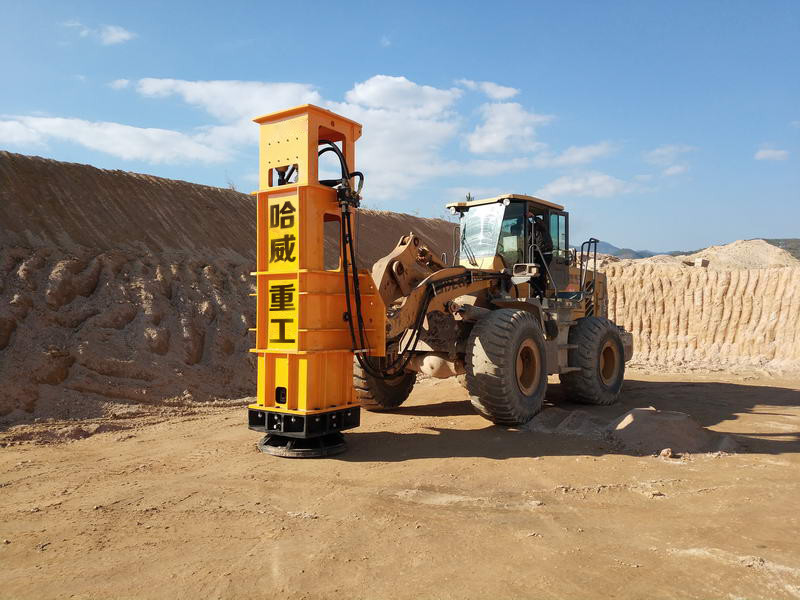 使用大型压实机容易对附近的路基结构造成影响,若是采用小型的夯实