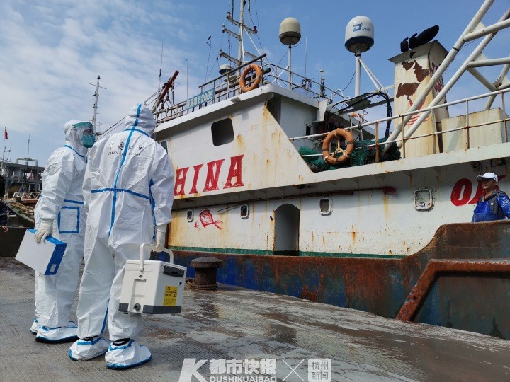 11级大风 5米高海浪 深圳远洋渔船翻船 那是人命 再有困难 都要去营救 台州老船长风浪里的抉择 腾讯新闻