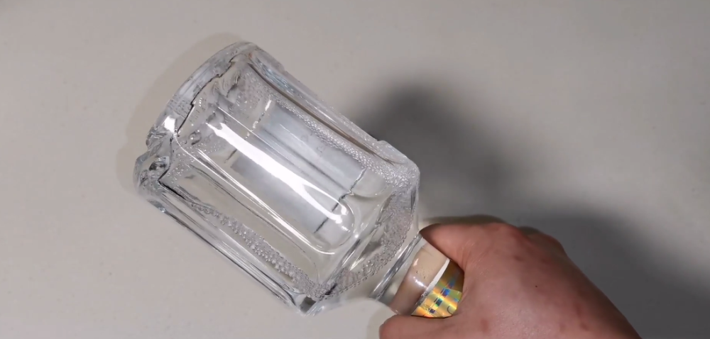 白酒|把白酒瓶子倒过来，立马清楚白酒真假，以后买酒别忘了用这一招