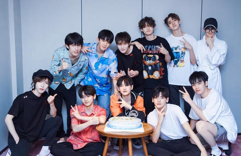 连开两场r1se解散演唱会公告已出11人合体舞台且看且珍惜