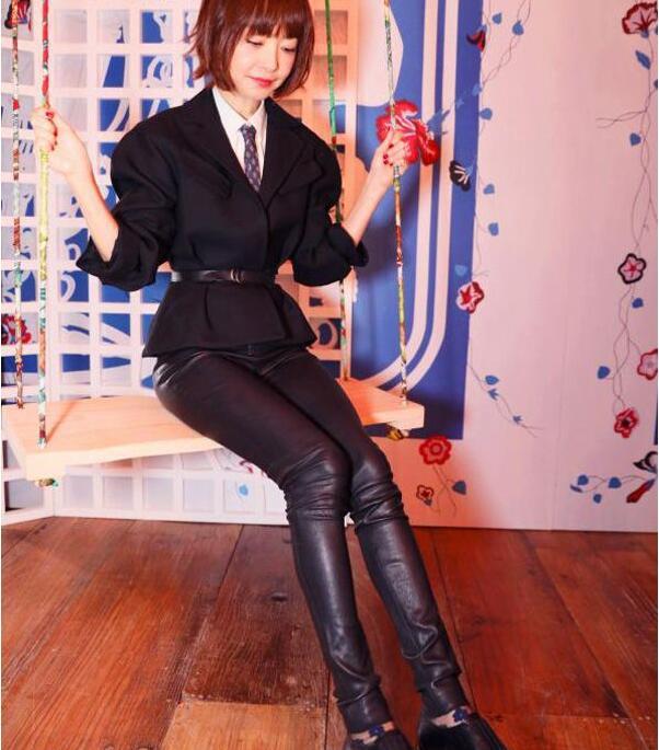 鲁豫"回春"的身材真惊艳,大方穿短款晒美腿,原来女人味这么浓_腾讯