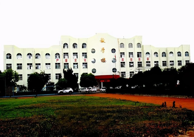 我为母校代言(8):河南省舞钢师范学校,创办于1975年