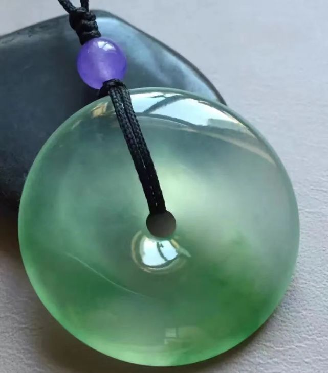 翡翠玉石 这10种越戴越丑 并且还不养人 你戴的对吗 黄龙玉 树化玉 桃花玉 卡瓦石 玉石 翡翠