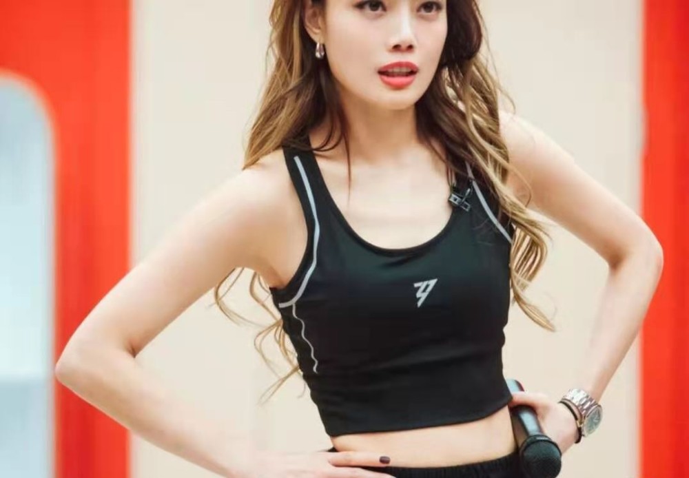 从挥着翅膀的女孩到乘风破浪的姐姐容祖儿一路美丽的秘籍