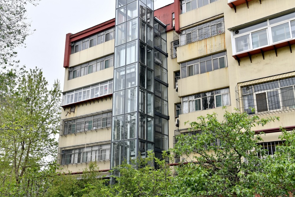 老旧小区装电梯受诟病,2个新方案出现,一层住户能同意吗?