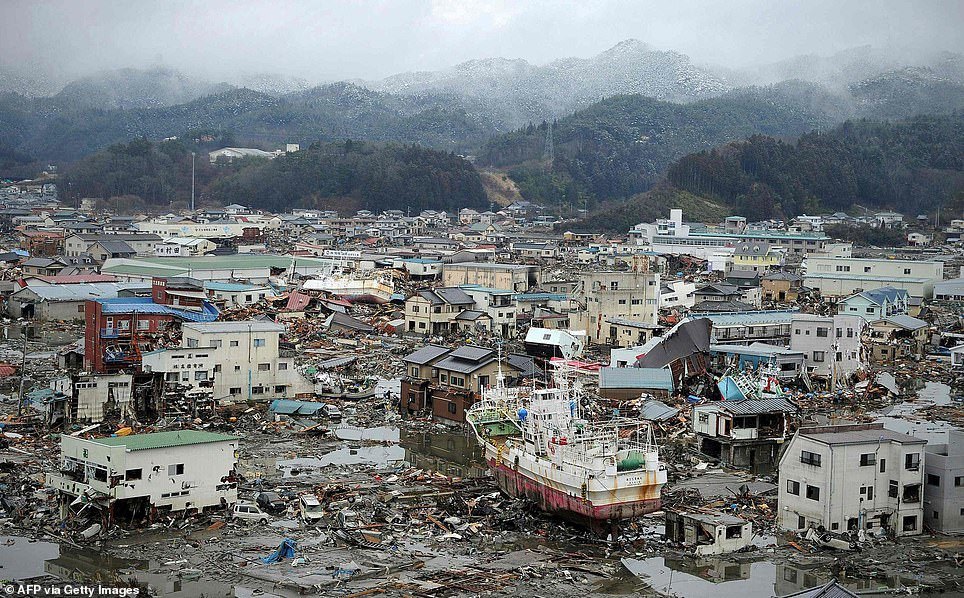 日本福島海嘯已過10年輪船被吹上房黑色海水卷著汽車現在那裡什麼樣了