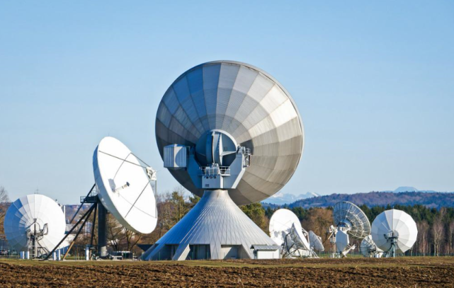 图为卫星基站