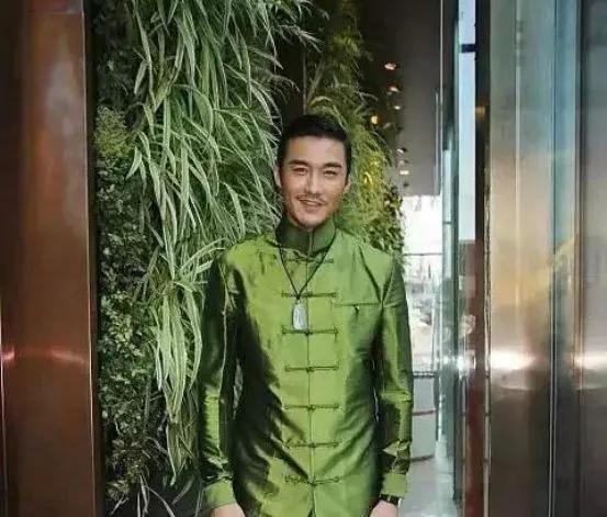 看完这些戴翡翠的男明星才发现翡翠能那么飒